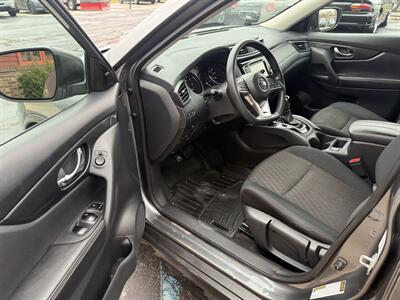 2018 Nissan Rogue S  AWD - Photo 9 - Flushing, MI 48433