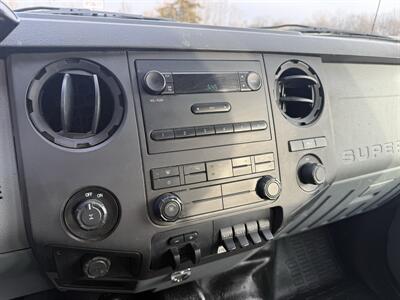 2014 Ford F-250 Super Duty XL Crew Cab 4X4 - Photo 13 - Flushing, MI 48433