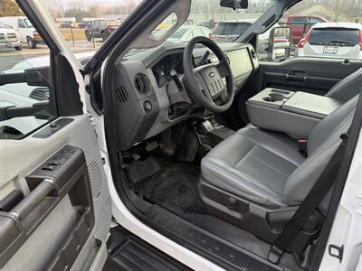 2014 Ford F-250 Super Duty XL Crew Cab 4X4 - Photo 9 - Flushing, MI 48433