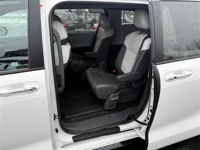 2021 Toyota Sienna XLE 7-Passenger  AWD - Photo 18 - Flushing, MI 48433