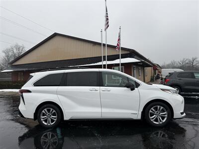 2021 Toyota Sienna XLE 7-Passenger  AWD - Photo 4 - Flushing, MI 48433