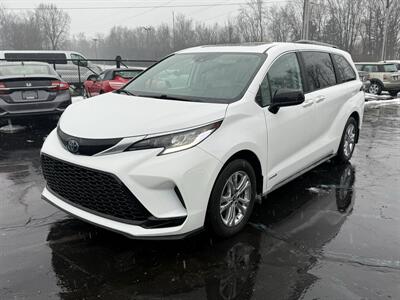 2021 Toyota Sienna XLE 7-Passenger  AWD - Photo 3 - Flushing, MI 48433