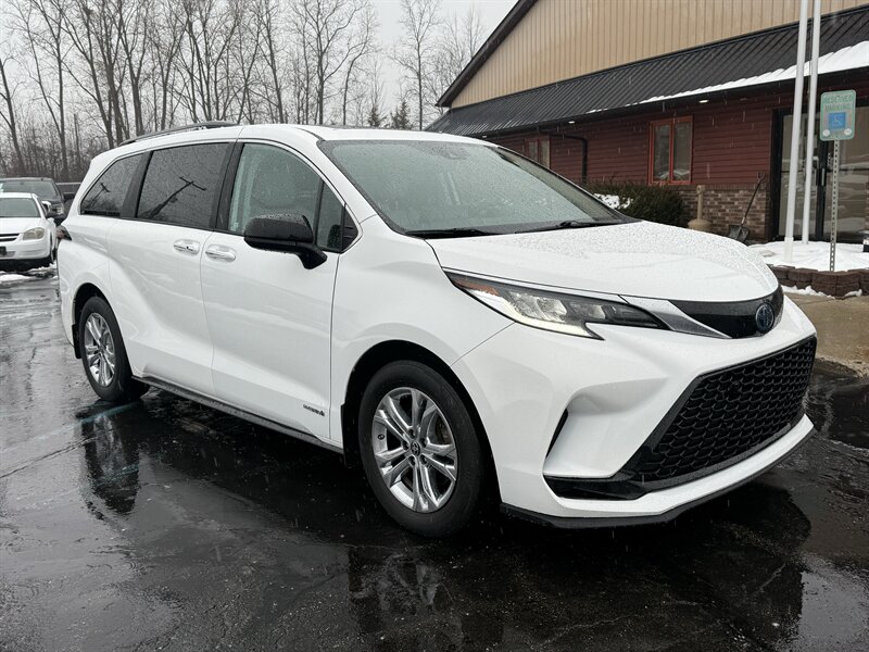 2021 Toyota Sienna XLE 7-Passenger  AWD