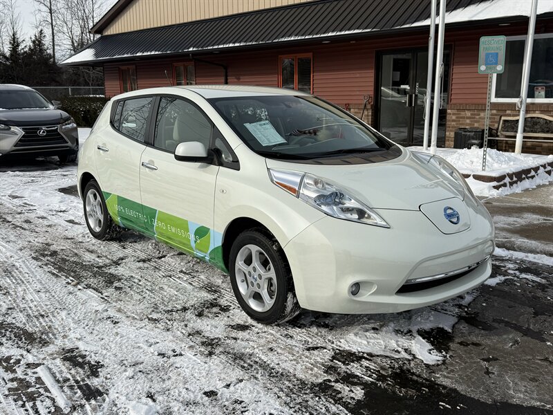 2011 Nissan LEAF SV