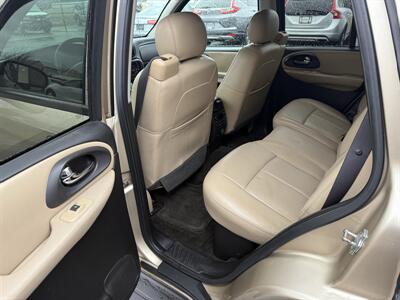 2006 Chevrolet Trailblazer LT 4WD 5.3L V8 - Photo 18 - Flushing, MI 48433