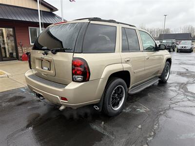 2006 Chevrolet Trailblazer LT 4WD 5.3L V8 - Photo 4 - Flushing, MI 48433