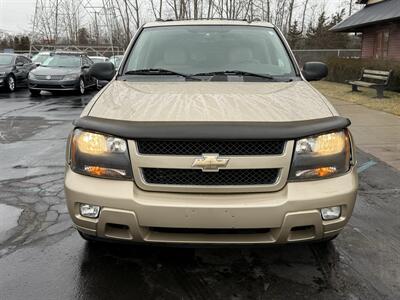 2006 Chevrolet Trailblazer LT 4WD 5.3L V8 - Photo 2 - Flushing, MI 48433