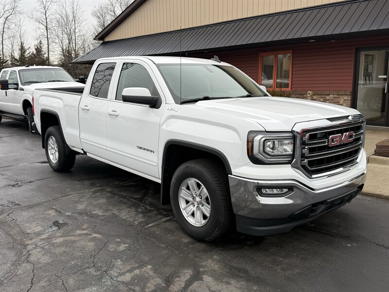 2017 GMC Sierra 1500 SLE Double Cab  4X4 - Photo 1 - Flushing, MI 48433