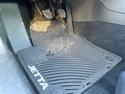 2017 Volkswagen Jetta 1.4T SE  5-Speed Manual - Photo 19 - Flushing, MI 48433