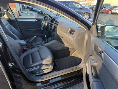 2017 Volkswagen Jetta 1.4T SE  5-Speed Manual - Photo 28 - Flushing, MI 48433