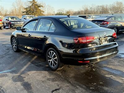 2017 Volkswagen Jetta 1.4T SE  5-Speed Manual - Photo 7 - Flushing, MI 48433