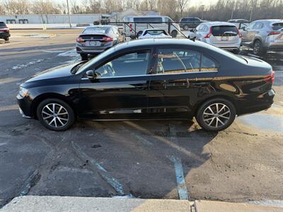 2017 Volkswagen Jetta 1.4T SE  5-Speed Manual - Photo 10 - Flushing, MI 48433