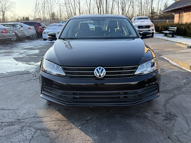 2017 Volkswagen Jetta 1.4T SE  5-Speed Manual