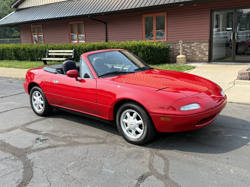 1990 Mazda MX-5 Miata Convertible  5-Speed Manual