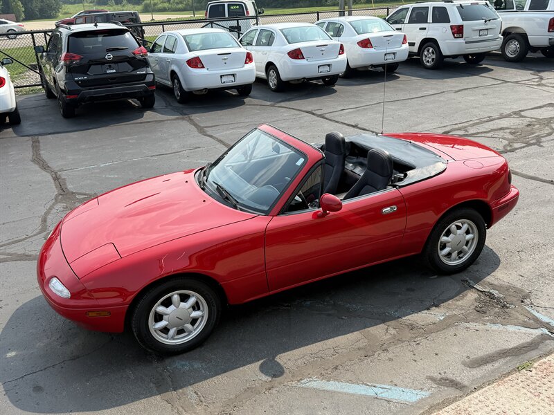 1990 Mazda MX-5 Miata Convertible  5-Speed Manual