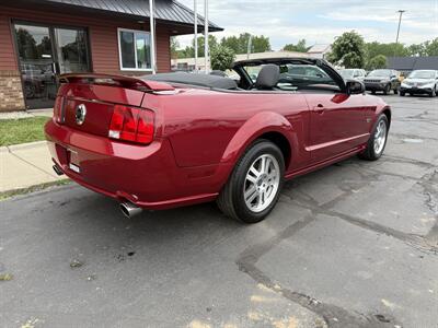 2007 Ford Mustang GT Premium  Convertible 5-Speed - Photo 10 - Flushing, MI 48433