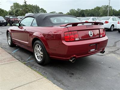 2007 Ford Mustang GT Premium  Convertible 5-Speed - Photo 12 - Flushing, MI 48433