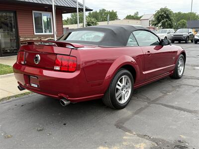2007 Ford Mustang GT Premium  Convertible 5-Speed - Photo 7 - Flushing, MI 48433