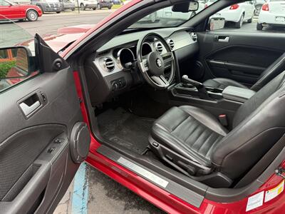 2007 Ford Mustang GT Premium  Convertible 5-Speed - Photo 14 - Flushing, MI 48433