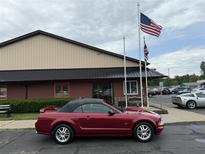 2007 Ford Mustang GT Premium  Convertible 5-Speed - Photo 8 - Flushing, MI 48433