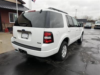 2009 Ford Explorer XLT 4WD V8 - Photo 4 - Flushing, MI 48433