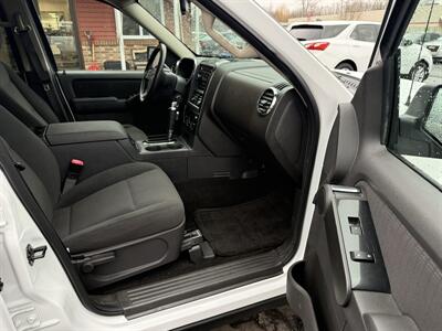 2009 Ford Explorer XLT 4WD V8 - Photo 26 - Flushing, MI 48433