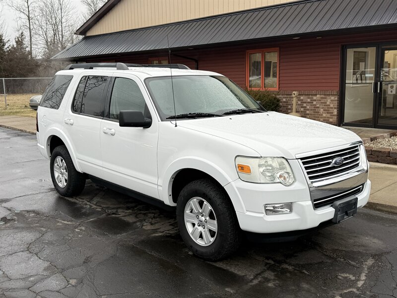 2009 Ford Explorer XLT  4WD V8 - Photo 1 - Flushing, MI 48433