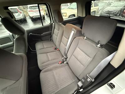 2009 Ford Explorer XLT 4WD V8 - Photo 20 - Flushing, MI 48433
