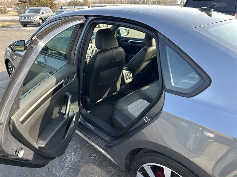 2018 Volkswagen Passat V6 GT photo