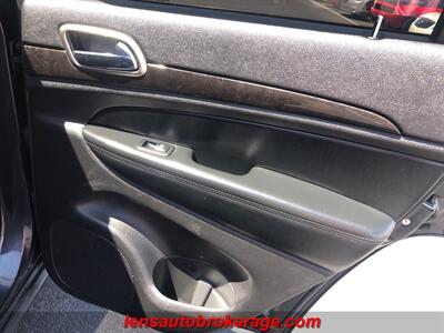 2012 Jeep Grand Cherokee Laredo X   - Photo 18 - Tucson, AZ 85705