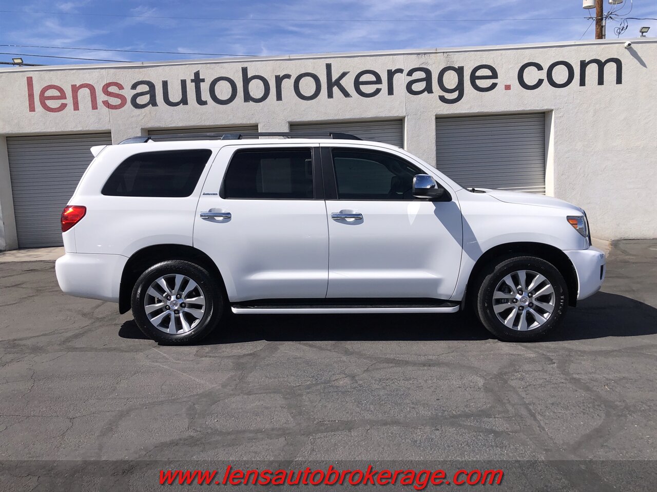 2017 Toyota Sequoia Limited  *Quad Seating & Roomy 3rd Row! - Photo 1 - Tucson, AZ 85705