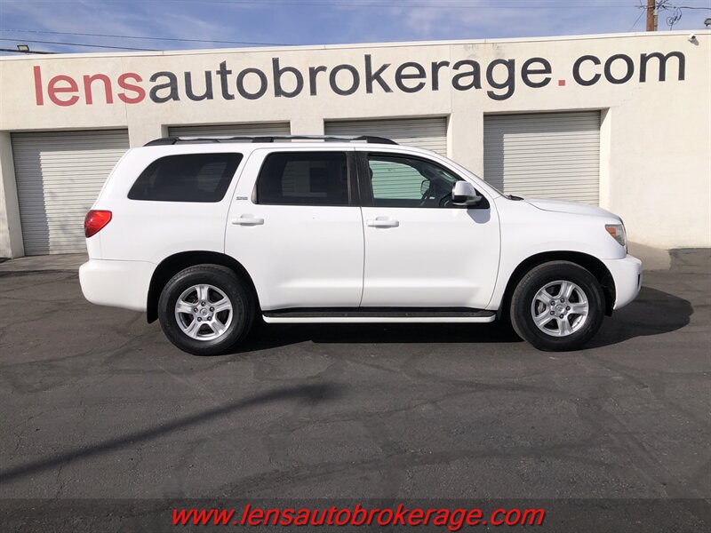 2008 Toyota Sequoia SR5  *Nice 2wd W/3rd Row!