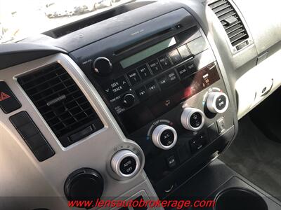 2008 Toyota Sequoia SR5  *Nice Carfax 1 Owner W/3rd Row! - Photo 14 - Tucson, AZ 85705