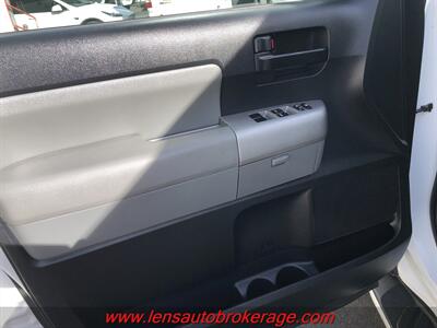 2008 Toyota Sequoia SR5  *Nice Carfax 1 Owner W/3rd Row! - Photo 9 - Tucson, AZ 85705