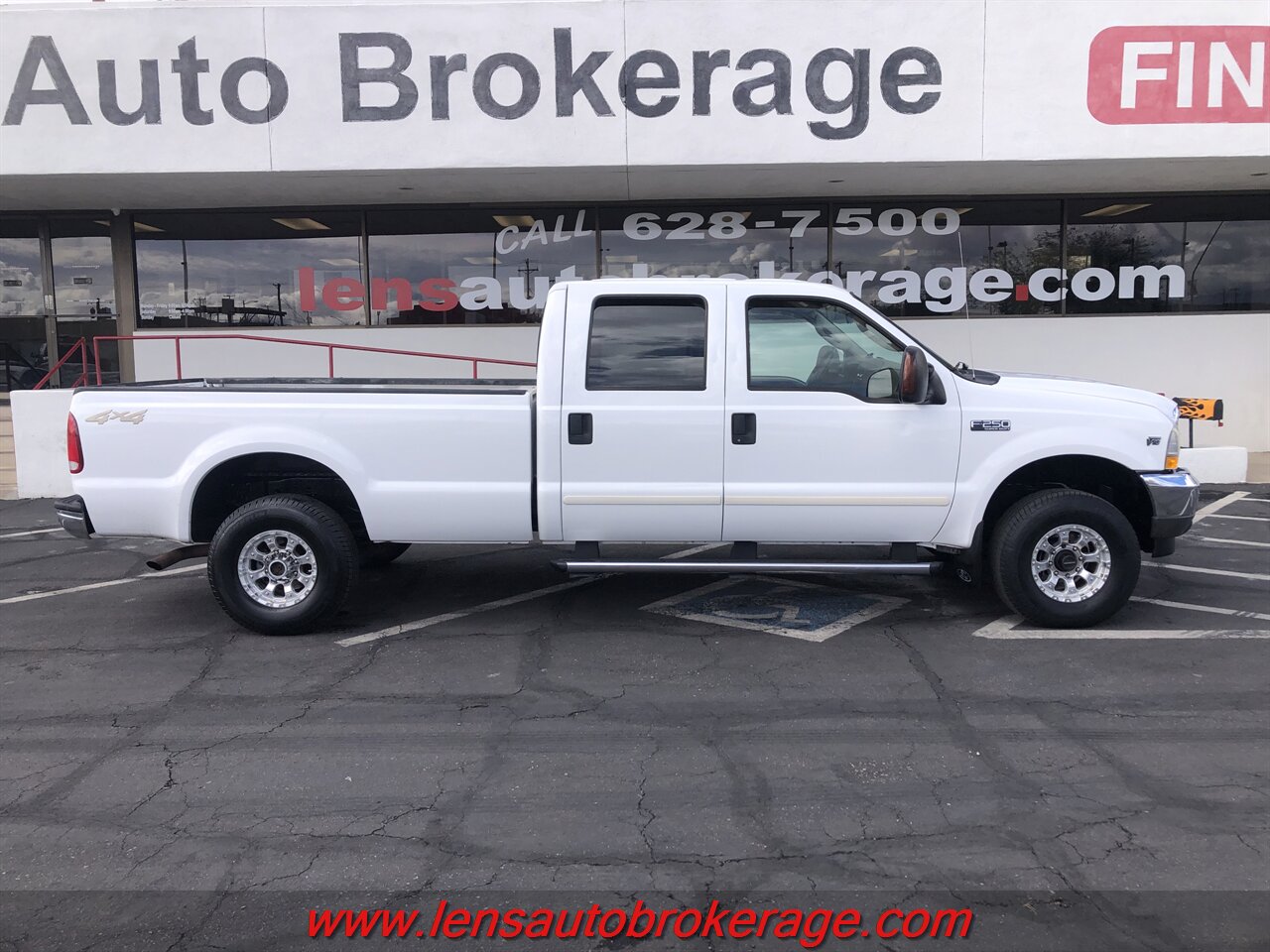 2004 Ford F-250 XLT  *Carfax 1 Owner 4x4 W/V10 Stump Puller! - Photo 1 - Tucson, AZ 85705