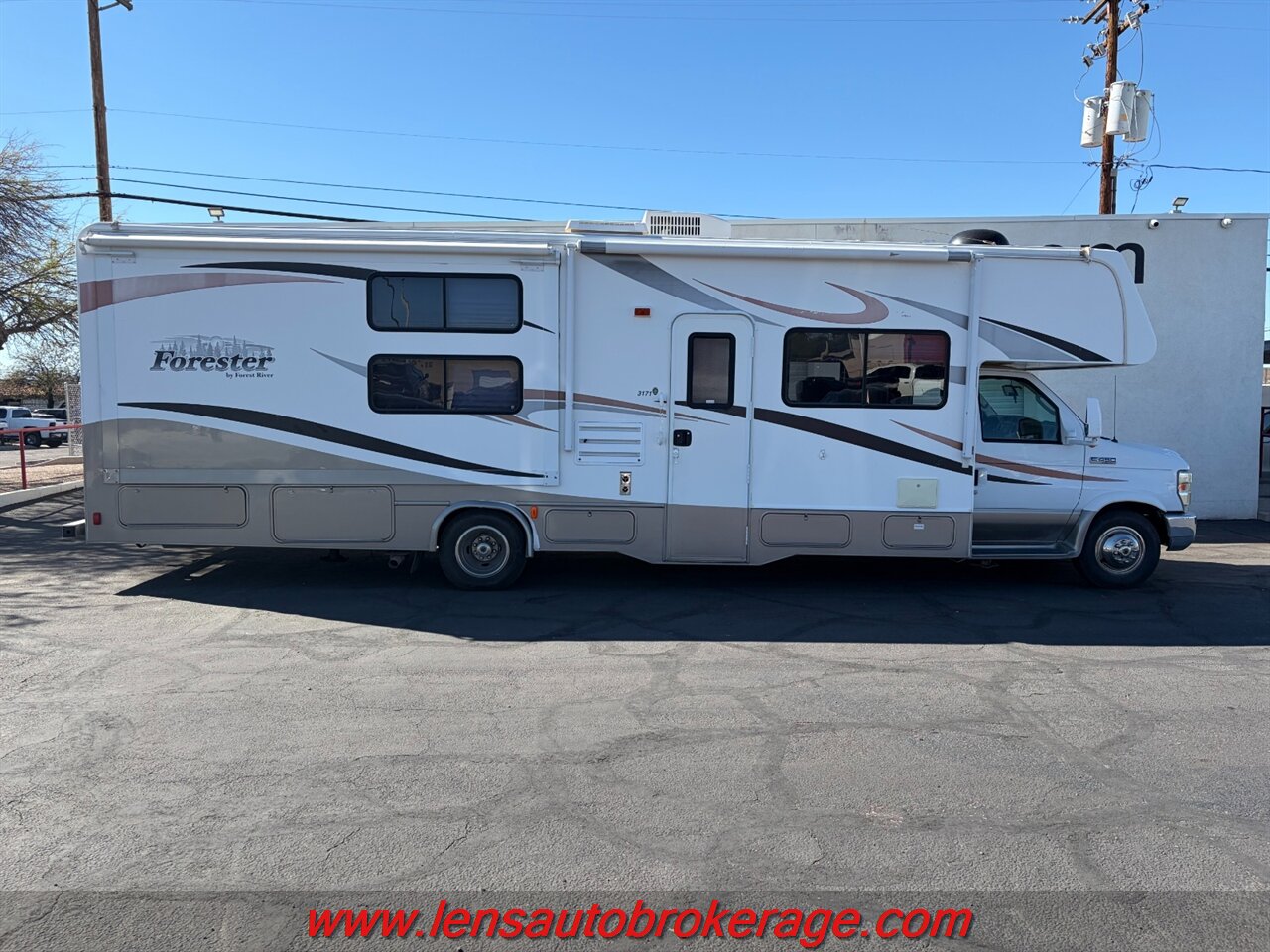 2011 FOREST RIVER FORESTER 3171DS  *One Owner Motor Home! - Photo 1 - Tucson, AZ 85705