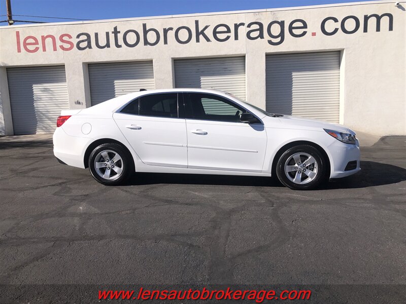 2014 Chevrolet Malibu LS  *Clean Roomy Sedan!