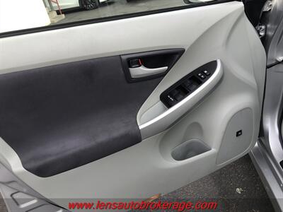 2011 Toyota Prius Three  *Super Clean Carfax 1 Owner Fuel Saver! - Photo 9 - Tucson, AZ 85705