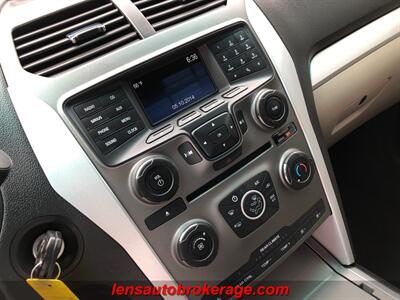 2015 Ford Explorer XLT  **CARFAX 1 OWNER** - Photo 14 - Tucson, AZ 85705