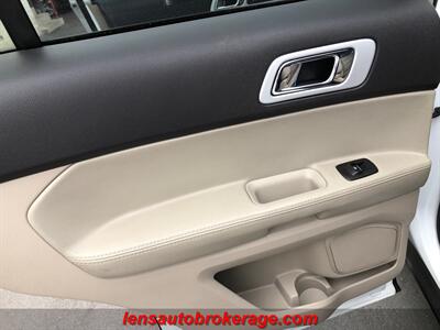 2015 Ford Explorer XLT  **CARFAX 1 OWNER** - Photo 16 - Tucson, AZ 85705