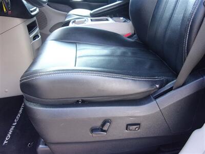 2014 Chrysler Town & Country Touring   - Photo 16 - Tucson, AZ 85716