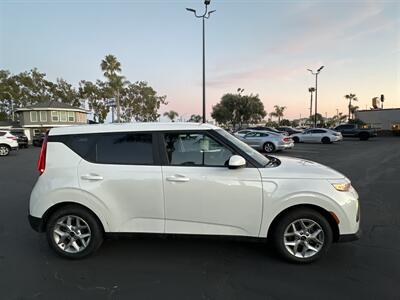 2020 Kia Soul S   - Photo 4 - 