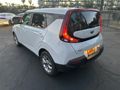 2020 Kia Soul S   - Photo 7 - 
