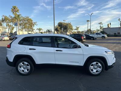 2016 Jeep Cherokee Sport   - Photo 4 - 