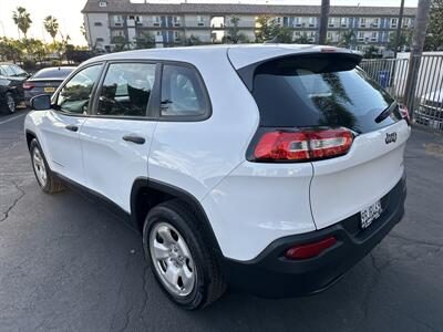 2016 Jeep Cherokee Sport   - Photo 7 - 