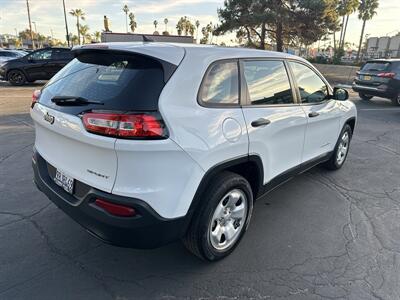 2016 Jeep Cherokee Sport   - Photo 5 - 
