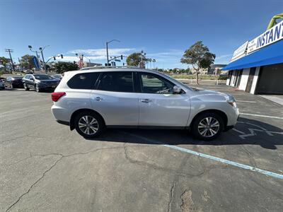 2017 Nissan Pathfinder SL - Photo 6 - National City, CA 91950