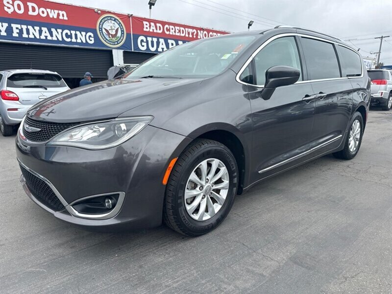 2018 Chrysler Pacifica RUCH53 photo