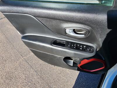 2023 Jeep Renegade Trailhawk - Photo 17 - Lake Havasu City, AZ 86403