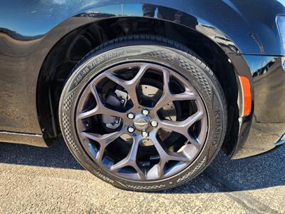 2019 Chrysler 300 Series 300S   - Photo 10 - Lake Havasu City, AZ 86403